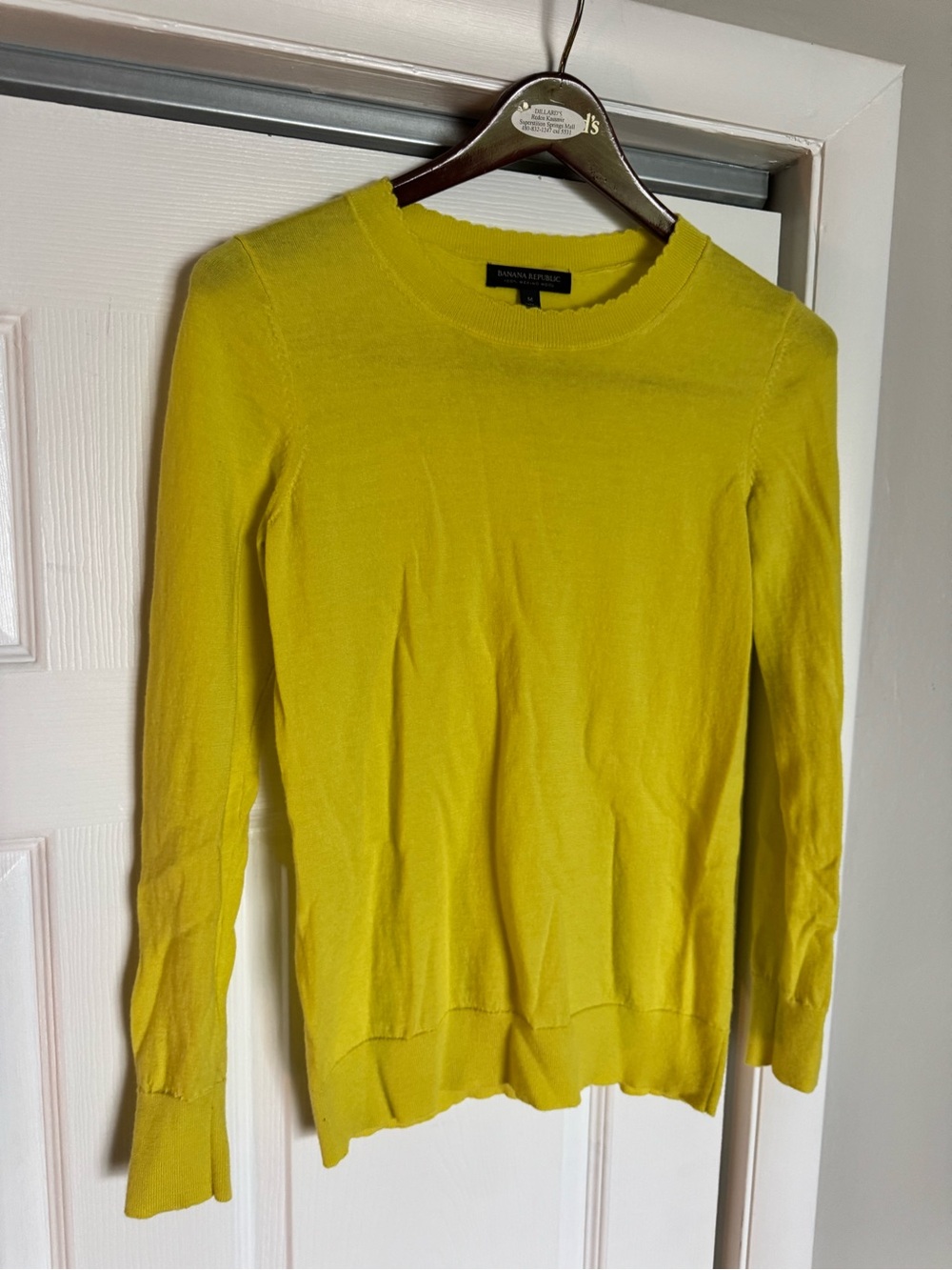Banana Republic 100% Merino Wool Sweater Yellow Crew Neck Long Sleeve Size M